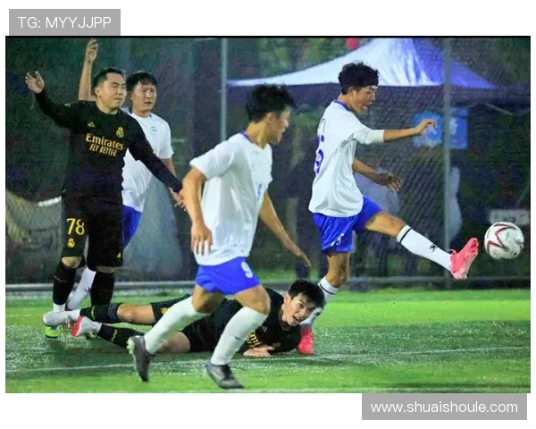 南京足球队在灵活性排行榜中荣登第五名展现出色竞技水平与团队协作能力 南京足球队在灵活性排行榜中荣登第五名展现出色竞技水平与团队协作能力