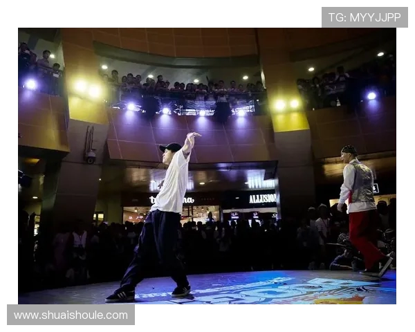 南京街舞队与武汉街舞队的精彩对决与节奏分析全景回顾 南京街舞队与武汉街舞队的精彩对决与节奏分析全景回顾