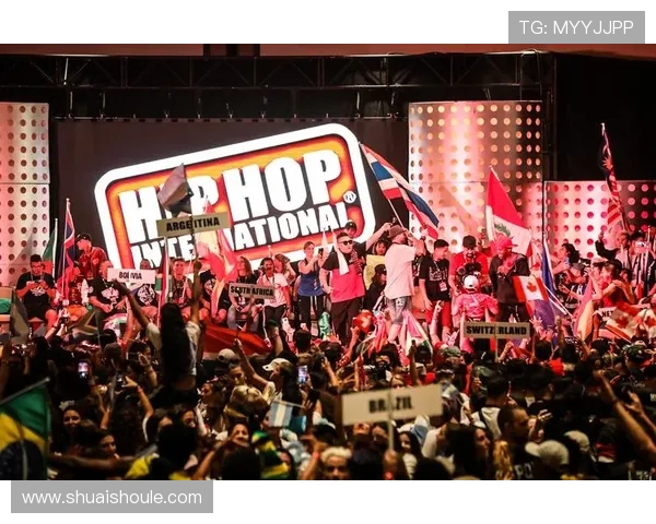 成都街舞队在世界攀岩锦标赛中的力量表现引发热议与赞赏